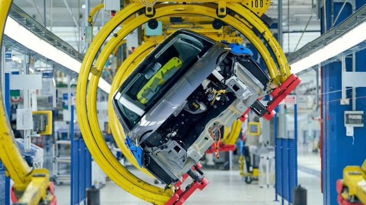 Patti d’acciao contro la crisi: non solo Ford-Geely, ecco tutte le alleanze nell’automotive