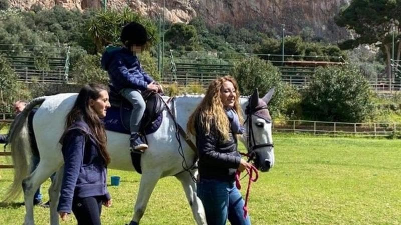 Palermo, il Comune sfratta trenta bambini autistici dalla struttura equestre
