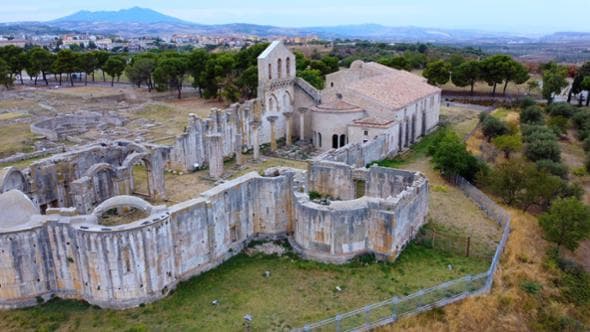 Vulture. I segreti della Basilicata del vulcano, tra laghi, castelli e grandi vini