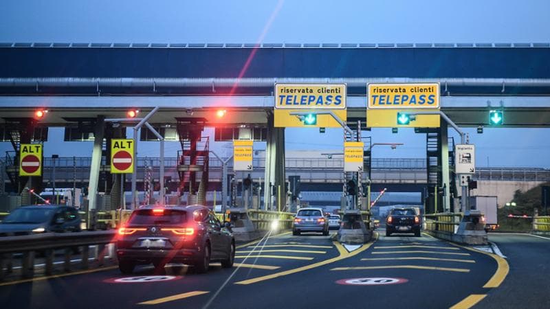 Autostrade, addio a sbarre e caselli ma multe salate per chi non paga o non ha un telepass